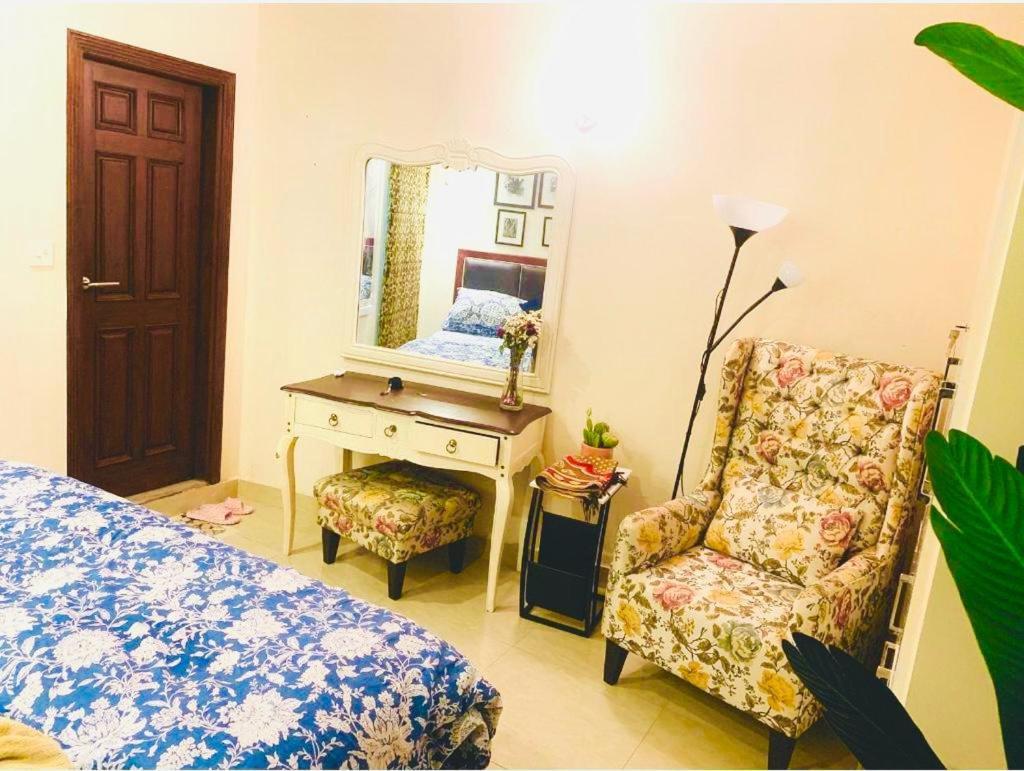 Appartamento Stunning And Peaceful 1Bhk,Free Parking + Wifi Islamabad Esterno foto