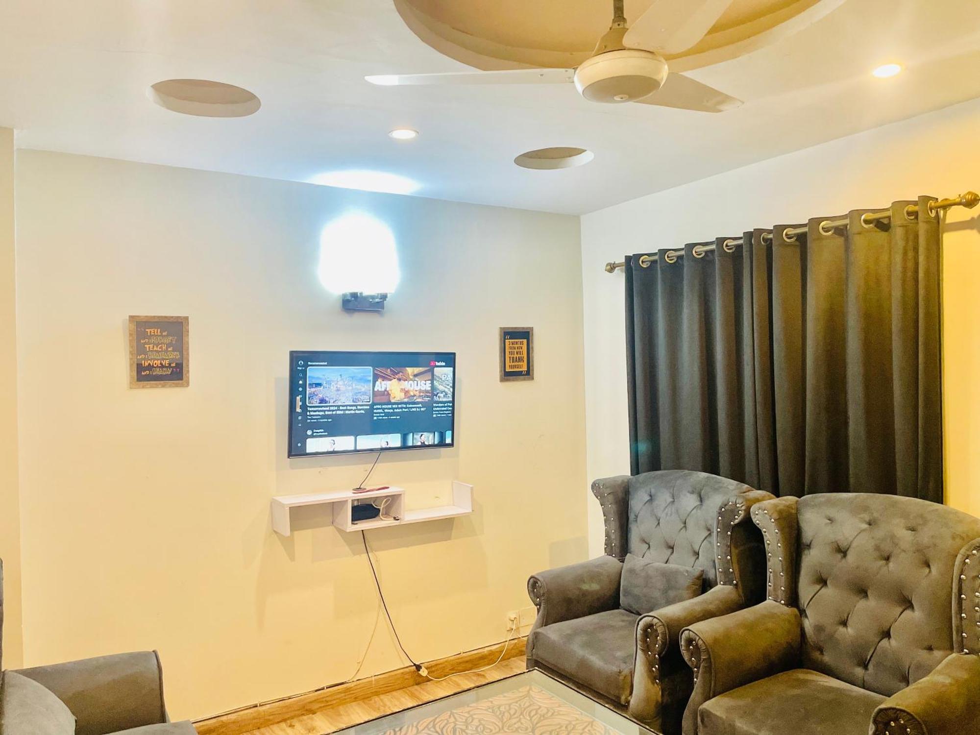 Appartamento Stunning And Peaceful 1Bhk,Free Parking + Wifi Islamabad Esterno foto